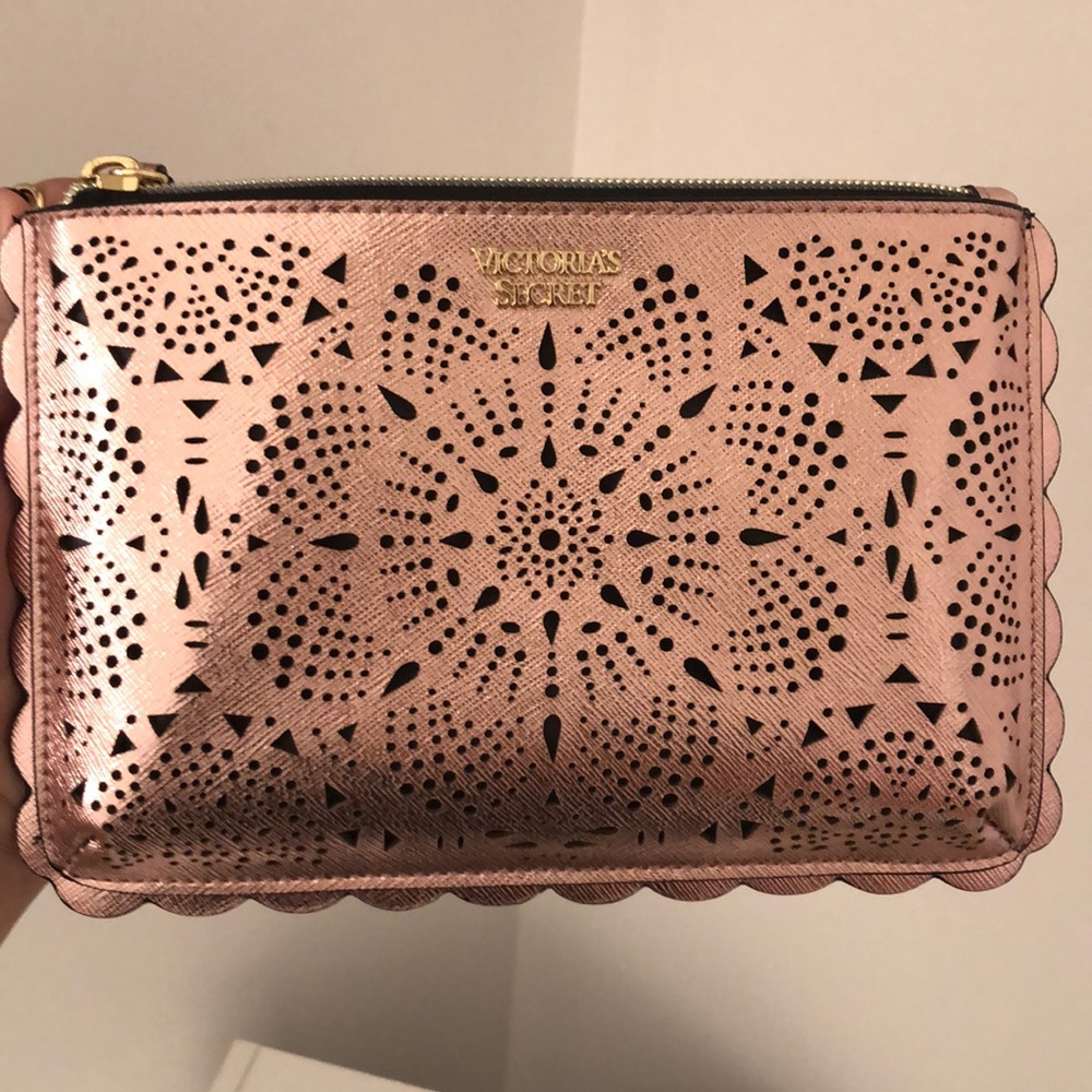 NWOT VS rose gold scalloped wristlet
